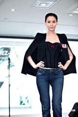 幻灯图集：法国品牌內衣香港秀 Amanda S现身站台