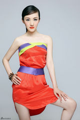 组图：中戏校花衣珊美图曝光 妖娆橘色系潮爆初秋