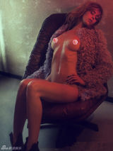 组图：伊丽莎全裸拍秋季写真 性感撩人秀豪乳