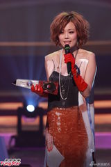 组图：容祖儿林峰领衔金曲榜 G.E.M上演黑丝诱惑