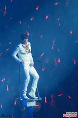 组图：东方神起开唱 劲歌热舞粉丝high不停