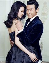 组图：陆毅火辣质感写真 携女伴贴面出镜