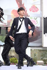 组图：师兄林宥嘉香港“打人” SIGMA组合称是误会