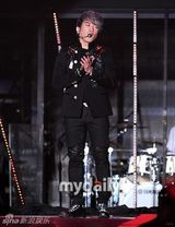 组图：韩国偶像组合神话15周年演唱会