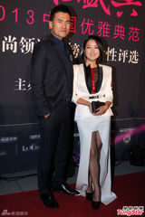 姚晨露背装秀性感 范冰冰否认收婚戒称自备(图)