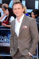 组图：《牛仔和外星人》伦敦首映 王尔德礼服性感