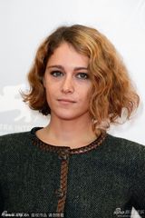 组图：威尼斯地平线单元评委团室外亮相