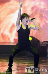 组图：INFINITE开安可演唱会 展现绚丽舞台