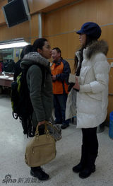 幻灯图：韩雪春晚四审与冯巩对戏 排练场边酝酿情绪