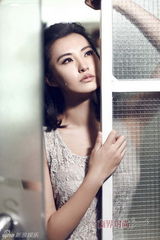 组图：莫小棋最新时尚写真 诠释女人多面性感