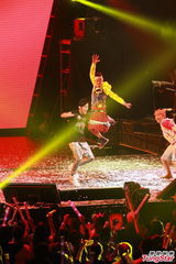 组图：周杰伦香港演唱会落幕 陈奕迅台上力挺