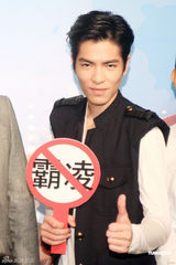 组图：萧敬腾担任反霸凌大使 为年轻时错误道歉