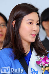 组图：朴海镇模范纳税 金荷娜刘仁娜美艳