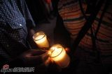 高清组图：各地粉丝祭奠杰克逊 烛光点点照亮天国路