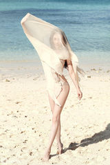 组图：姜欣雨普吉岛比基尼秀性感