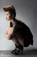 幻灯组图：邵雨涵性感大片曝光 发新碟笼络歌迷心