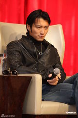 组图：《新少林寺》上海宣传 范冰冰皮草披肩展华贵