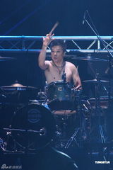 组图：五团轰炸小巨蛋 五月天压轴掀高潮