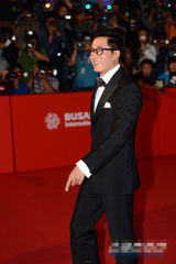 组图：金柱赫和吴志浩亮相红毯展成熟魅力