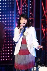 幻灯图：群星闪耀慈善晚会 陈伟霆大秀劲歌热舞