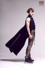 组图：至上励合刘洲成暴露青筋展男儿本色