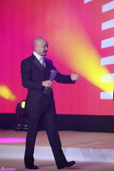 组图：徐峥捧大奖自称有新人感觉 笑与吕凉比帅