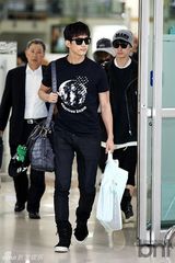 组图：韩团2PM与MBLAQ等结束日本演出返韩