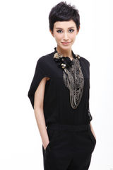 组图：侯角跨界当模特 拍摄包包主题时尚大片