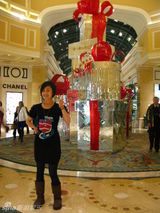 幻灯：郑钧刘芸异国甜蜜相拥 公开恋情感受圣诞气息