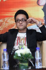 组图：应采儿宣传《不怕贼惦记》薄纱装秀性感