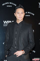 组图：李嘉欣与夫恩爱亮相 张智霖不介意妻旧事