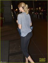 组图：抖奶超模阿普顿双峰高耸窒息诱惑