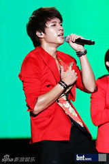 组图：韩团f(x)EXO-M等亮相上海K-POP音乐演唱会