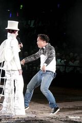 组图：杨千嬅个唱悲喜交加 老公与陈奕迅等好友捧场