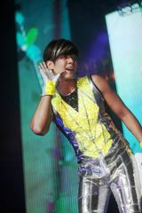 组图：罗志祥个唱化身星际战警 吐露心声歌迷落泪