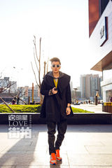 明星爱街拍：王栎鑫潮范出街 打造至in冬季型男