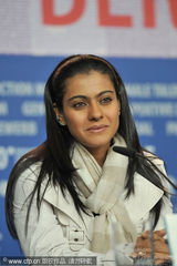 幻灯：《我的名字叫可汗》亮相 印度影帝携女伴出席