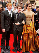 高组图：《哈7下》纽约首映 艾玛低胸礼服亮相