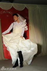 伴郎伴娘开场舞 (7)[52\/52]组图:沙溢穿婚纱变疯