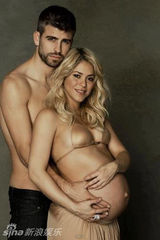 组图：夏奇拉携男友半裸写真 挺大肚幸福洋溢