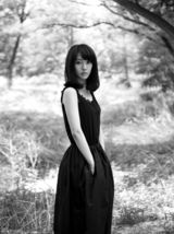 组图：白百何“治愈系”写真 极简黑白打造纯色精灵