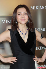 组图：关之琳否认情人节嫁富商:认识时他单身