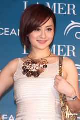 组图：李玟性感代言身材热辣 年底升格美丽人妻