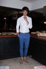 组图：金希澈吻郭雪芙 刘以豪翻醋坛也要吻戏