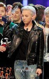 组图：G-dragon获音乐节目冠军 宣美撅臀辣舞