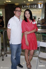 高清组图：陈炜现身秀厨艺 为烹饪比赛任评委