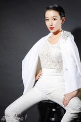 组图：丁柳元秋日温暖写真曝光 五彩演绎温婉多情