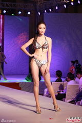 组图：亚姐大中华赛区泳衣秀 爆乳美腿一览无余