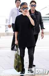 组图：SuperJunior等偶像赴土耳其开唱亮相机场