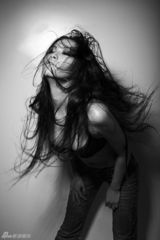 组图：晶女郎田蕾希黑白写真暧昧迷情